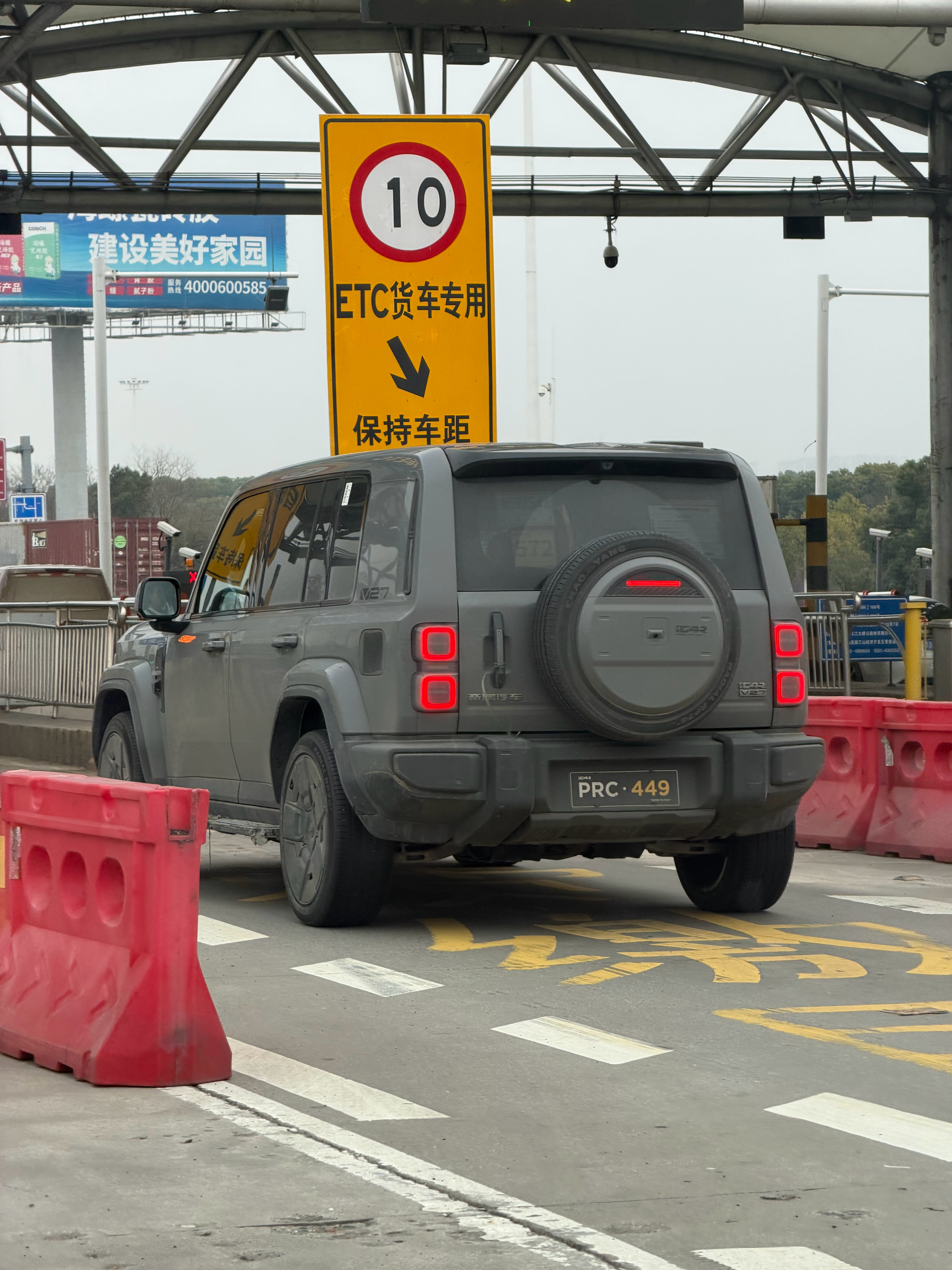 这啥牌照，这牌照配这场景感觉在中亚