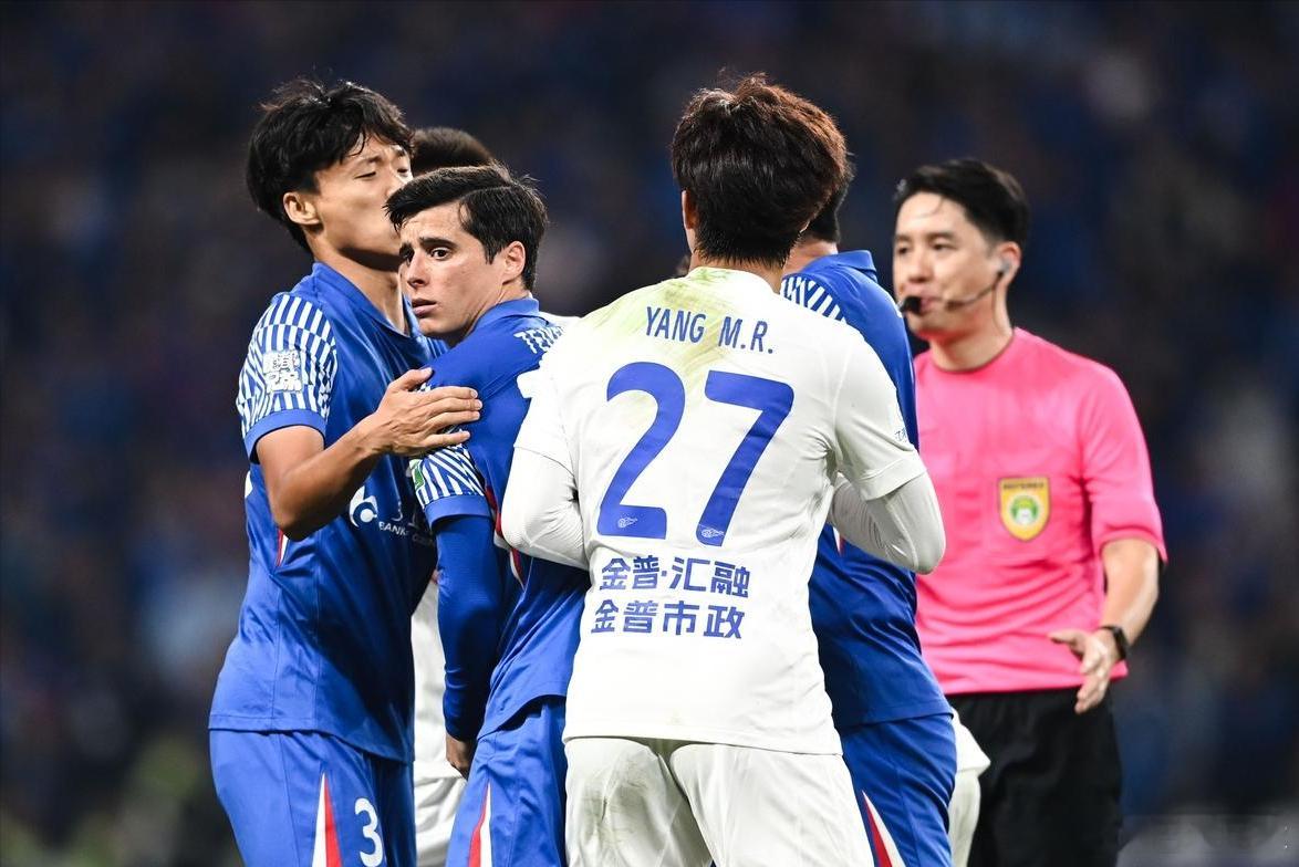 特谢拉续约让人有些看不懂，倒不是说他的能力不行，踢中超没问题，但脾气有些老火。特