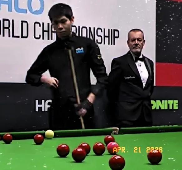 世锦赛首轮第四天晚上9:30开始的两场比赛正在进行中:

国强挑战奥沙利文第一阶