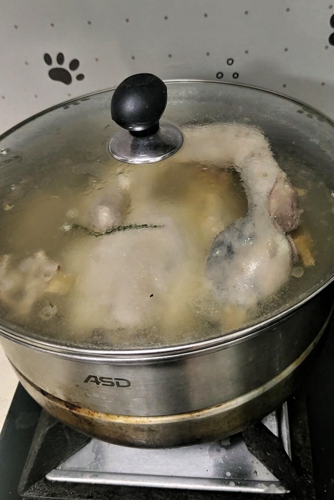 既然是过节，仪式感还是不能少的。
      昨天是农历七月十四，广西老家过节的
