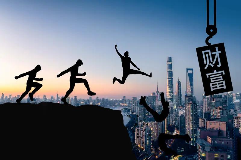 【未来20年，普通人最大的隐形陷阱：手握“假财富”，却失去自由！】
这两年，我越