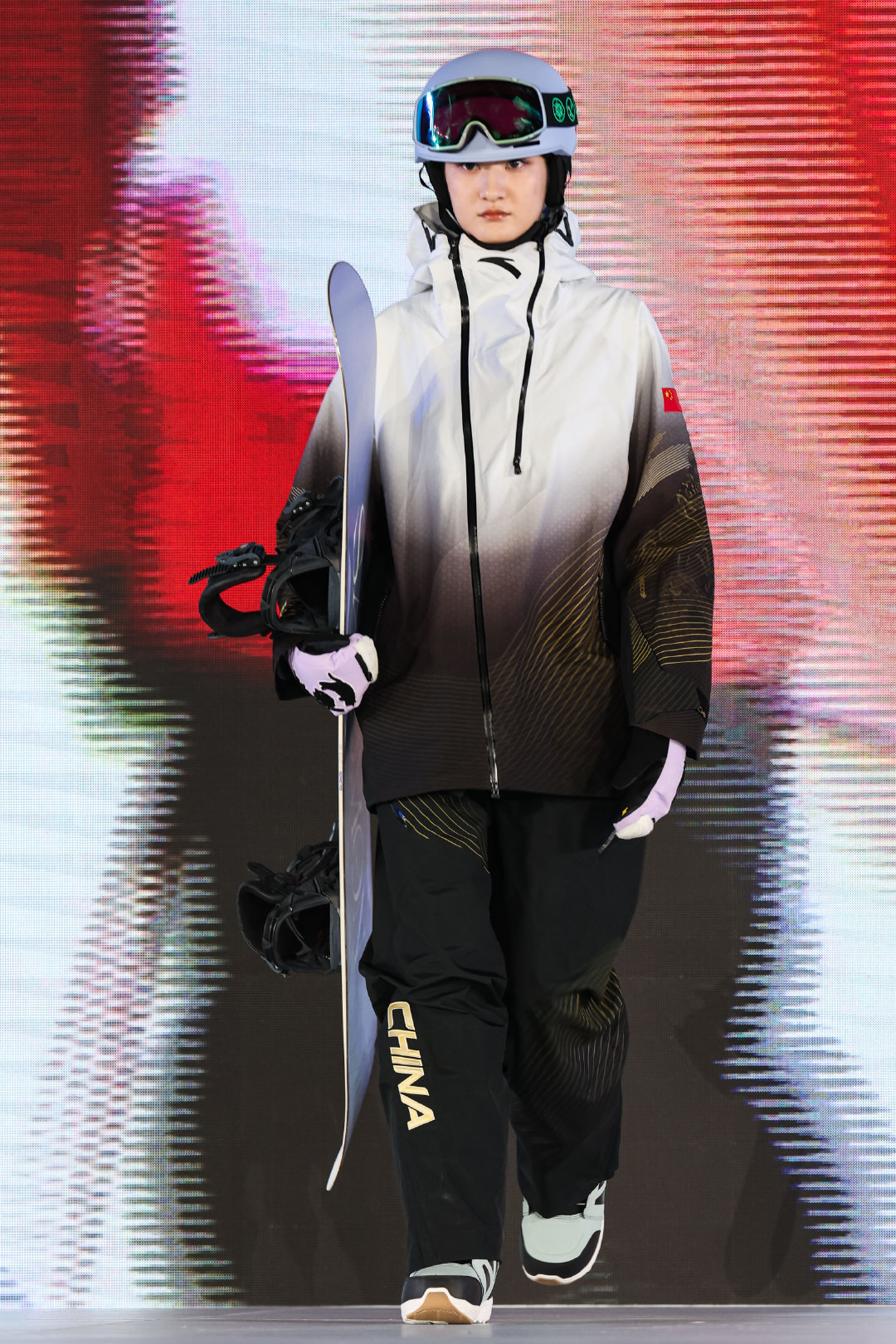 安踏助力十支中国国家队征战米兰 爱运动中国有安踏 12月29日，北京首都体育馆见