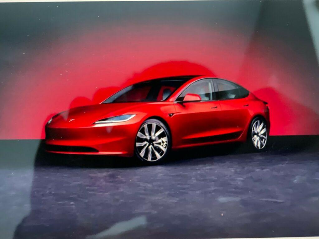 2024款特斯拉 Model 3新上市，外观看起来更好、续航里程更远、内饰也更好