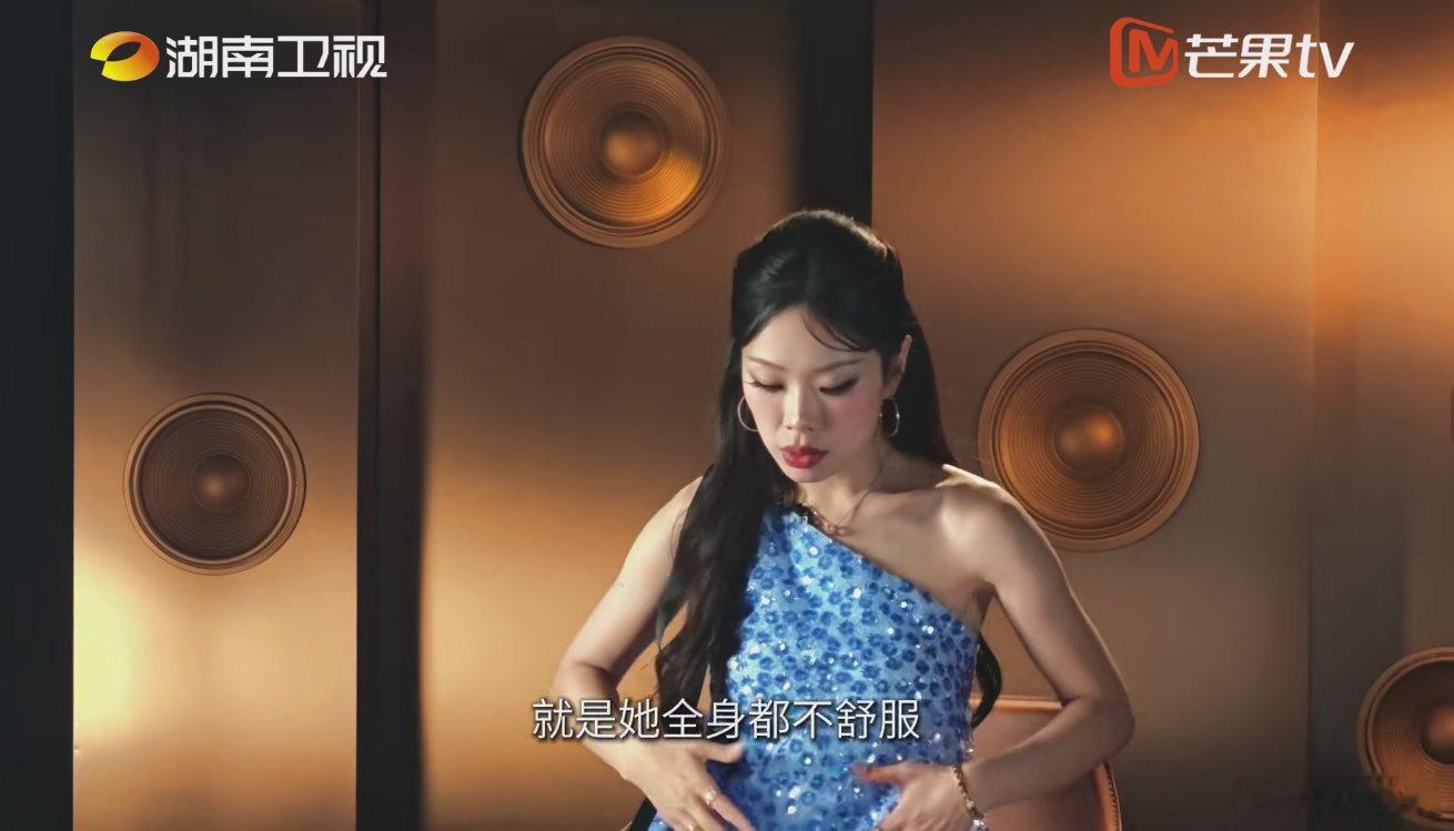万妮达说很敬佩刘惜君选手之间这种惺惺相惜太难得，万妮达全程夸赞刘惜君，舞台状态完