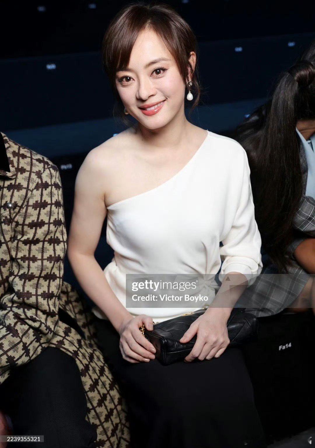 孙俪妆造正确孙俪妆造太让人震惊了，这次的活动感觉是不一样的风格诶！孙俪的魅力拉满