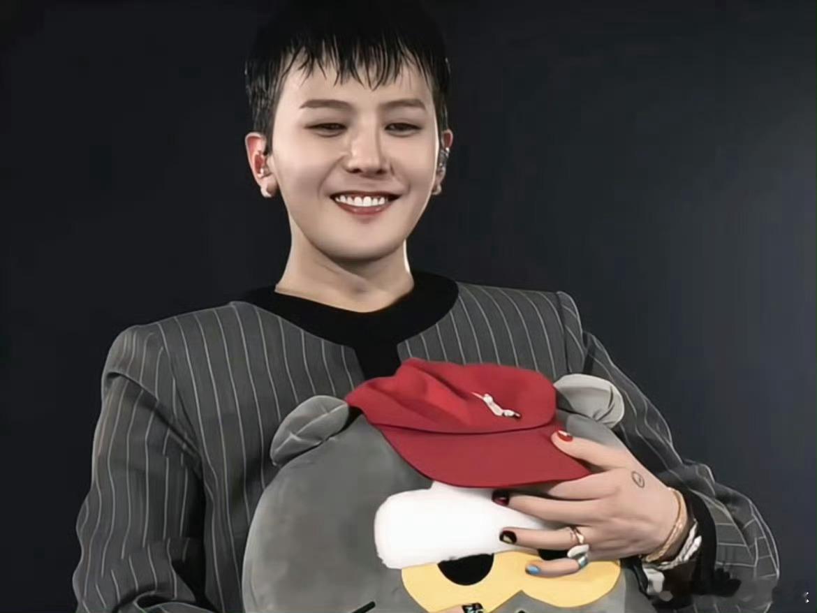 权志龙把所有热门舞cha了一遍 这见面会不白来！热门舞一首不落，他越跳越开心，氛