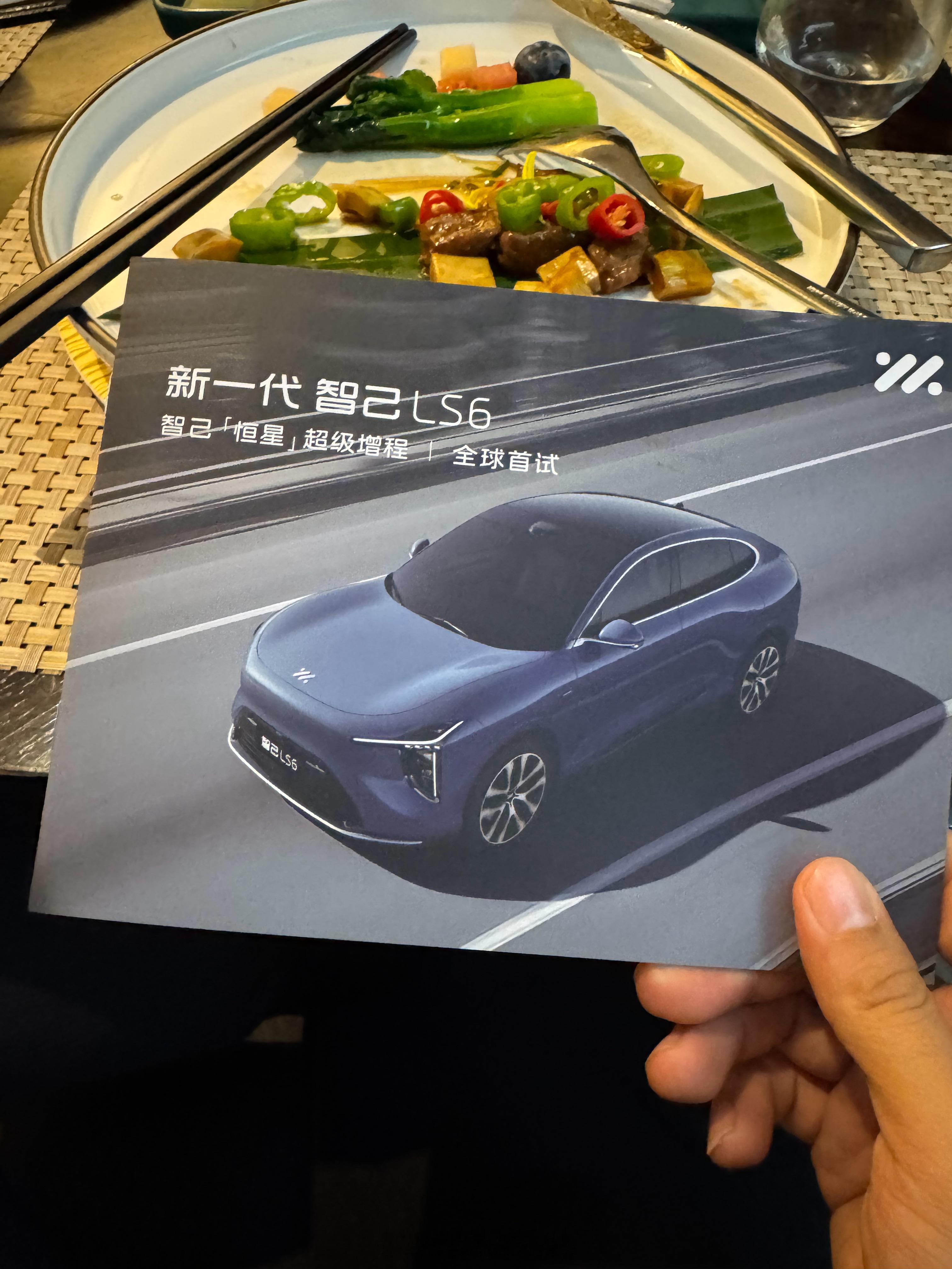 这度假酒店就是吃完了也没地方去溜达溜达附近感觉除了山就是树[喵喵]  ​​​