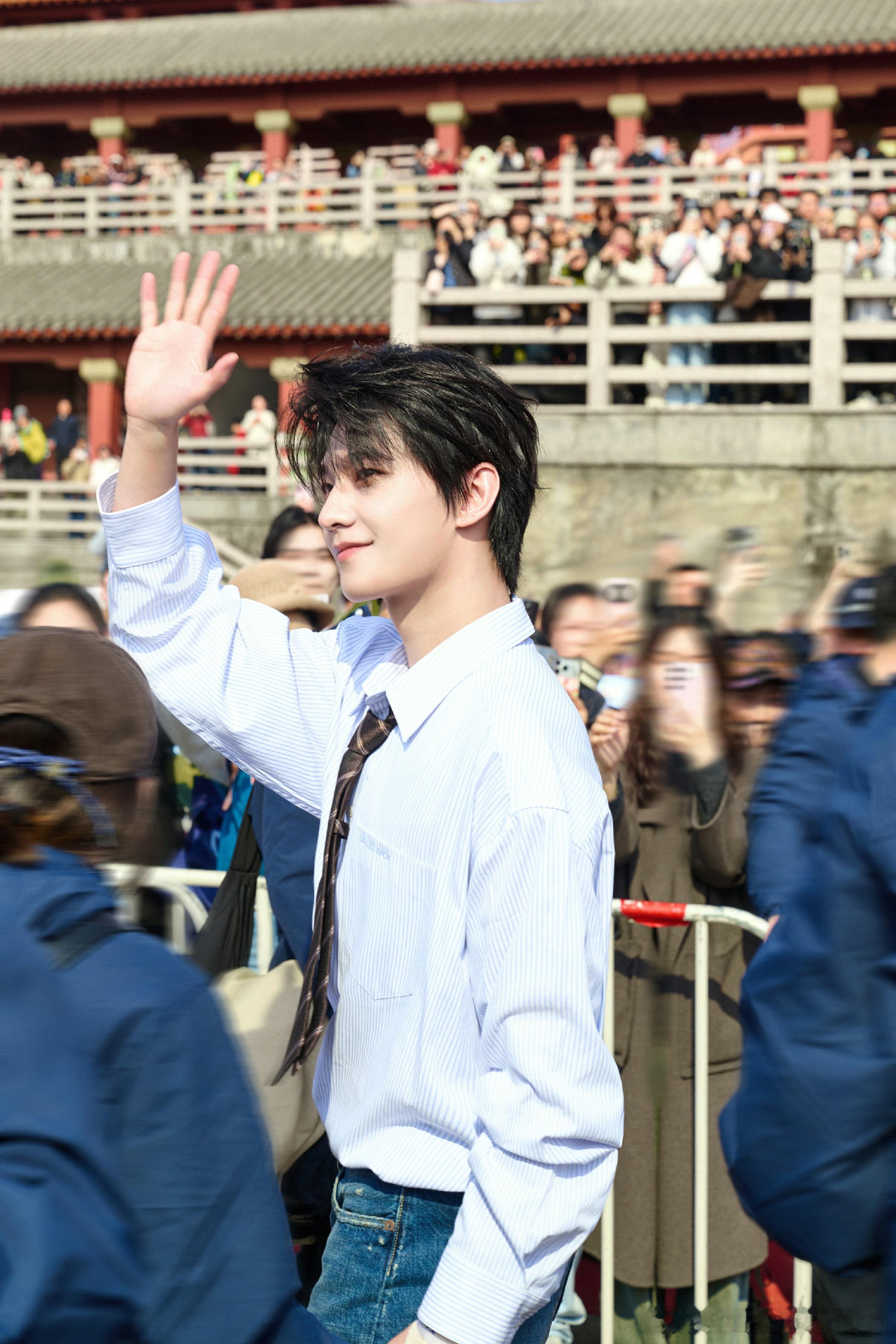 杨洋 杨洋《不让江山》今日开机 于权谋与厮杀中扛起家国大义 烽烟已起，江湖待君，