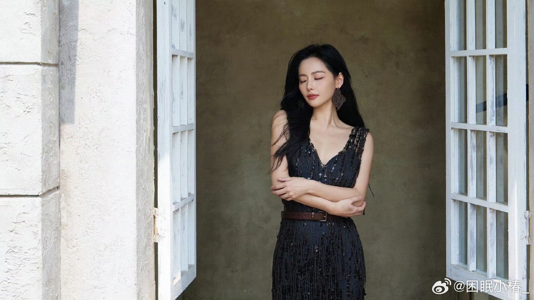 张嘉倪营业了连发丝都在发光，怎么不是美神降临姐的精致感藏在每个0.1cm的细节里