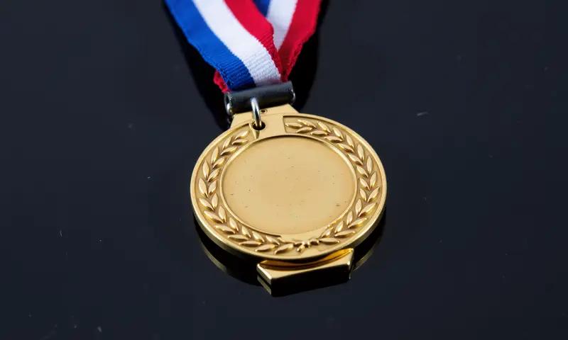 笑同事的奖牌像地摊货，直到他拿去金店称重，店员报数我脸都绿了！
 
家人们谁懂啊