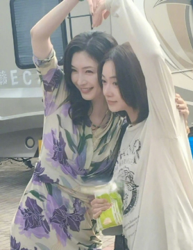 #回来的女儿姊妹篇回来的她们#新剧《回来的她们》可以说是《回来的女儿》姊妹篇。全