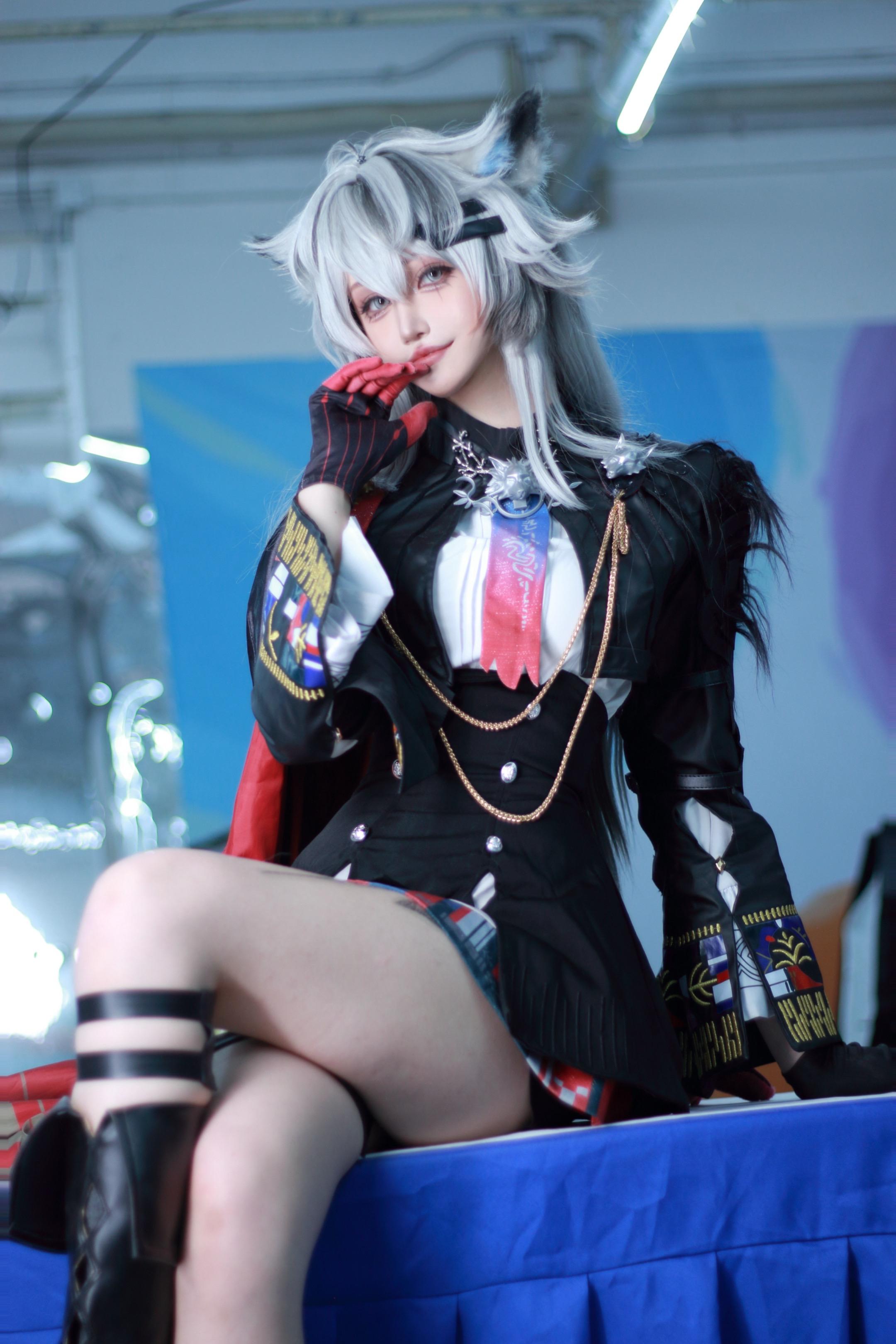 来，你教我巧克力怎么吃！17号那场粥o有个德克萨斯给了我费列罗，我饿的...