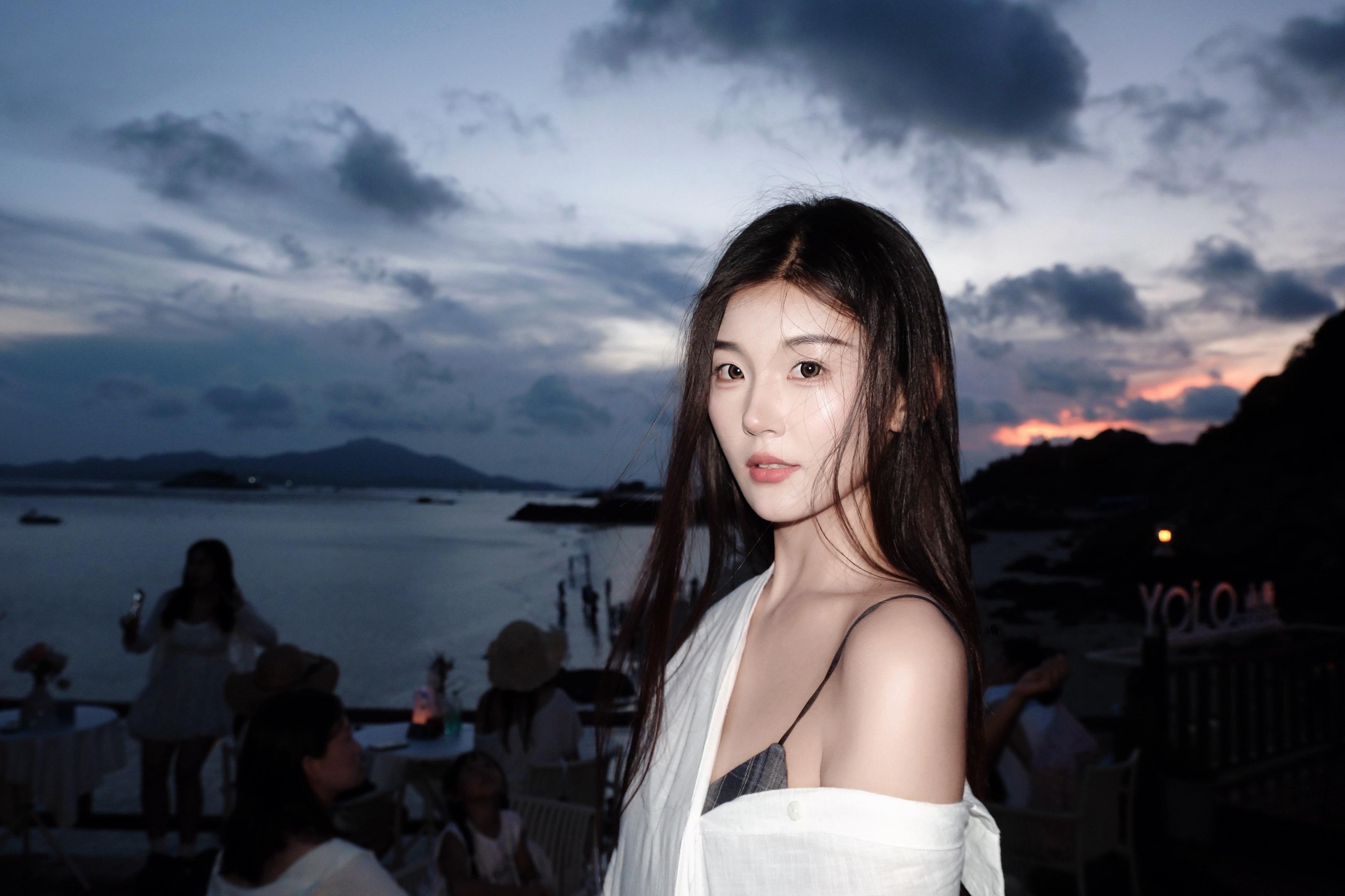 我依然相信爱情  我依然眼光不行  我依然智慧欠奉