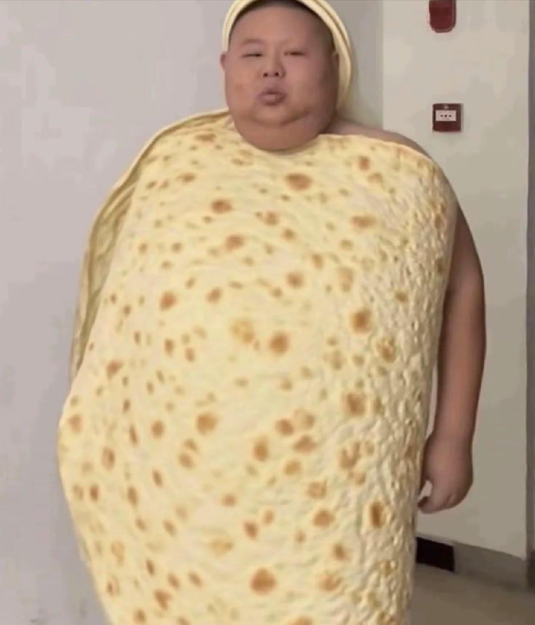 不要因为吃饭叫醒一个正在睡觉的人  老铁，我觉得你不懂减肥这一块，板儿面，焖子，