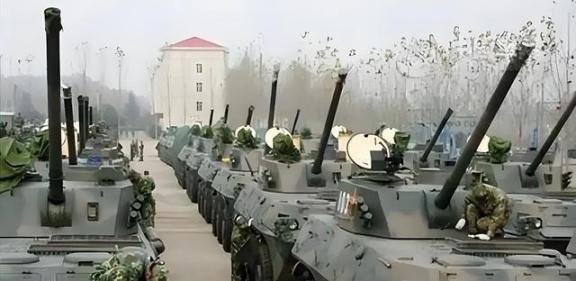 台湾前陆军副司令曾在接受赵少康采访的时候说：日本自卫队的武器和战斗力和大多数国家