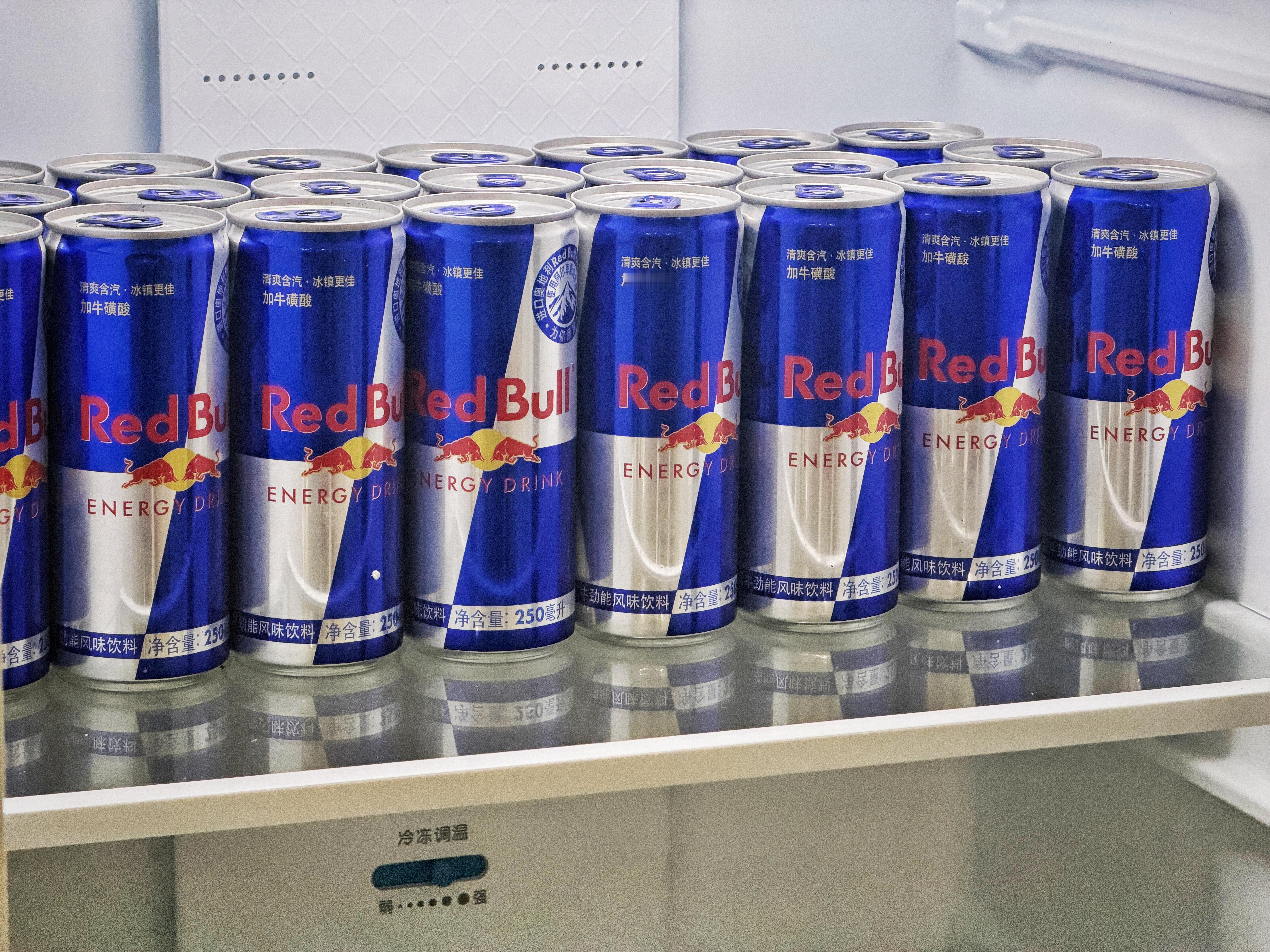 RedBullBull不停的向我司邮寄红牛，是生怕我们剪片无力是吧🐮 欣哲频道