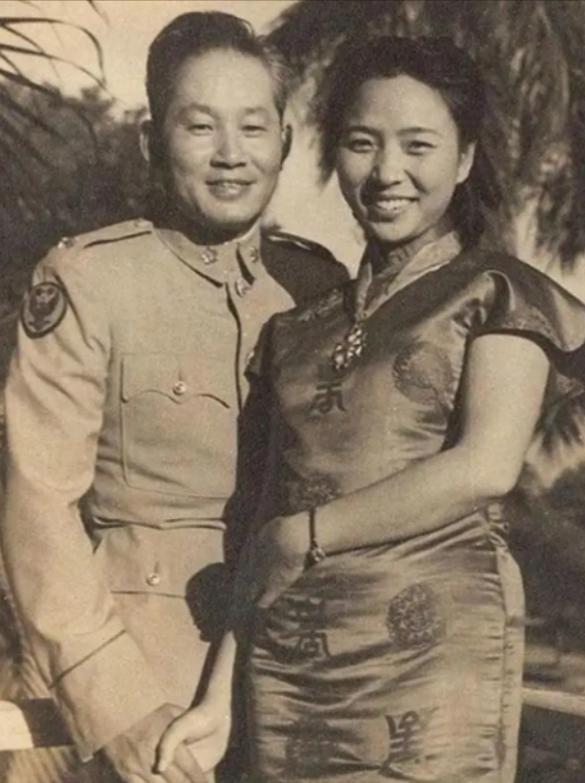 1951年，孙立人脱了衣服上床睡觉，习惯性搂住老婆，却发现手感不太对，他一怔，随