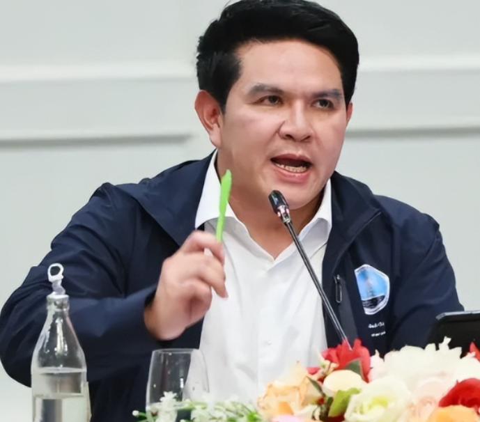 泰国部长终于说真话了：欢迎中国游客来花钱，但不欢迎中国游客有特权。

这句话听着