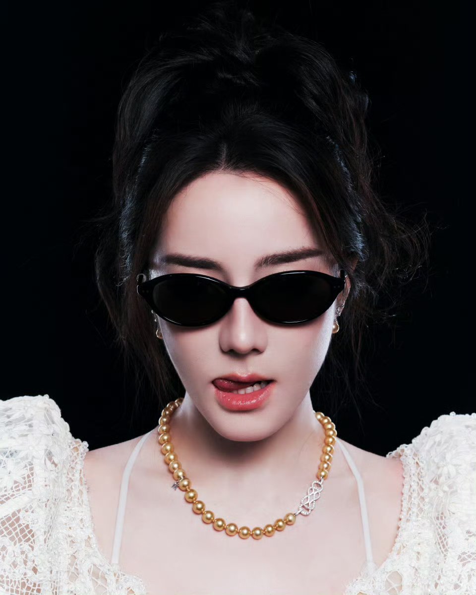 迪丽热巴硬照表现力从来没有失手过✌迪丽热巴工作室回应审美争议