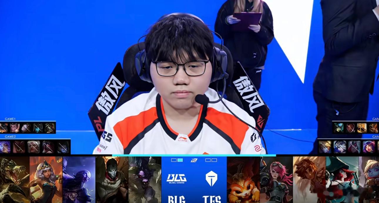1月30日讯 LPL第一赛段D16，BLG对阵TES。首发阵容BLG：Bin、X