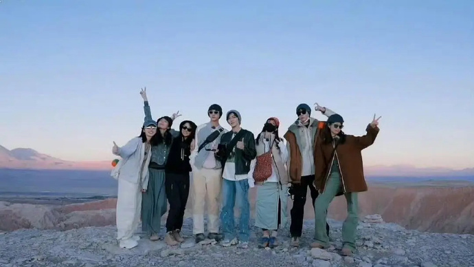 看完《花6》后，感叹《花5》的拍摄水平、服装搭配和站位都堪称顶级。 ​​​