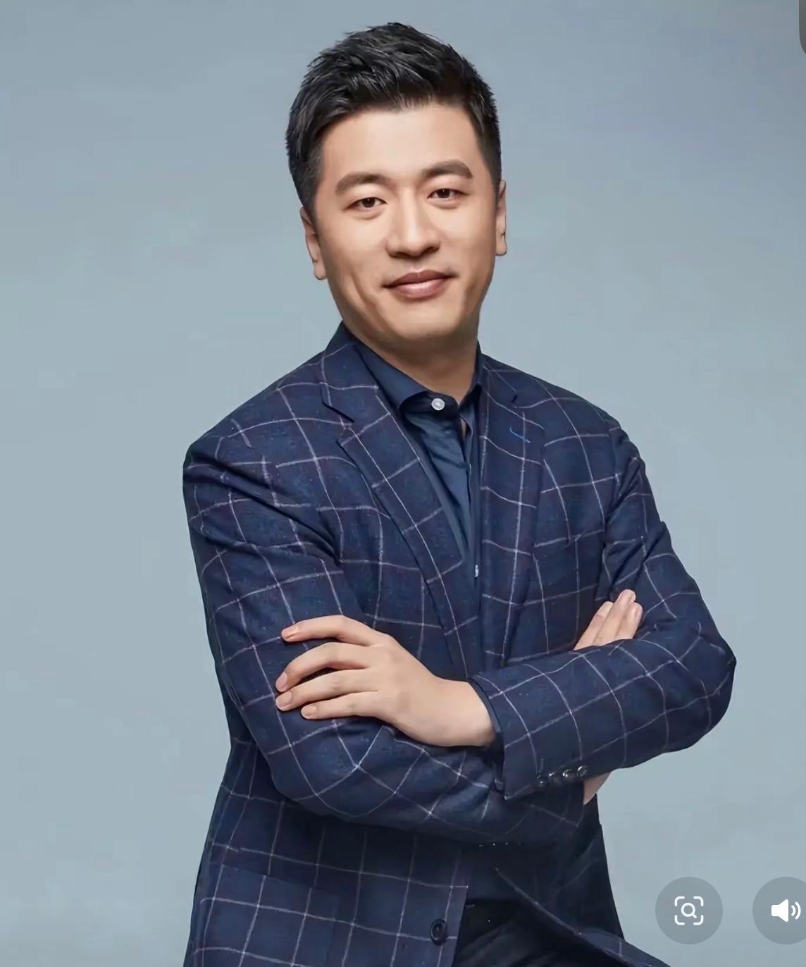 都说张雪峰是人间清醒，

我看完他的股权架构图，

才发现这老哥是人间太精了！