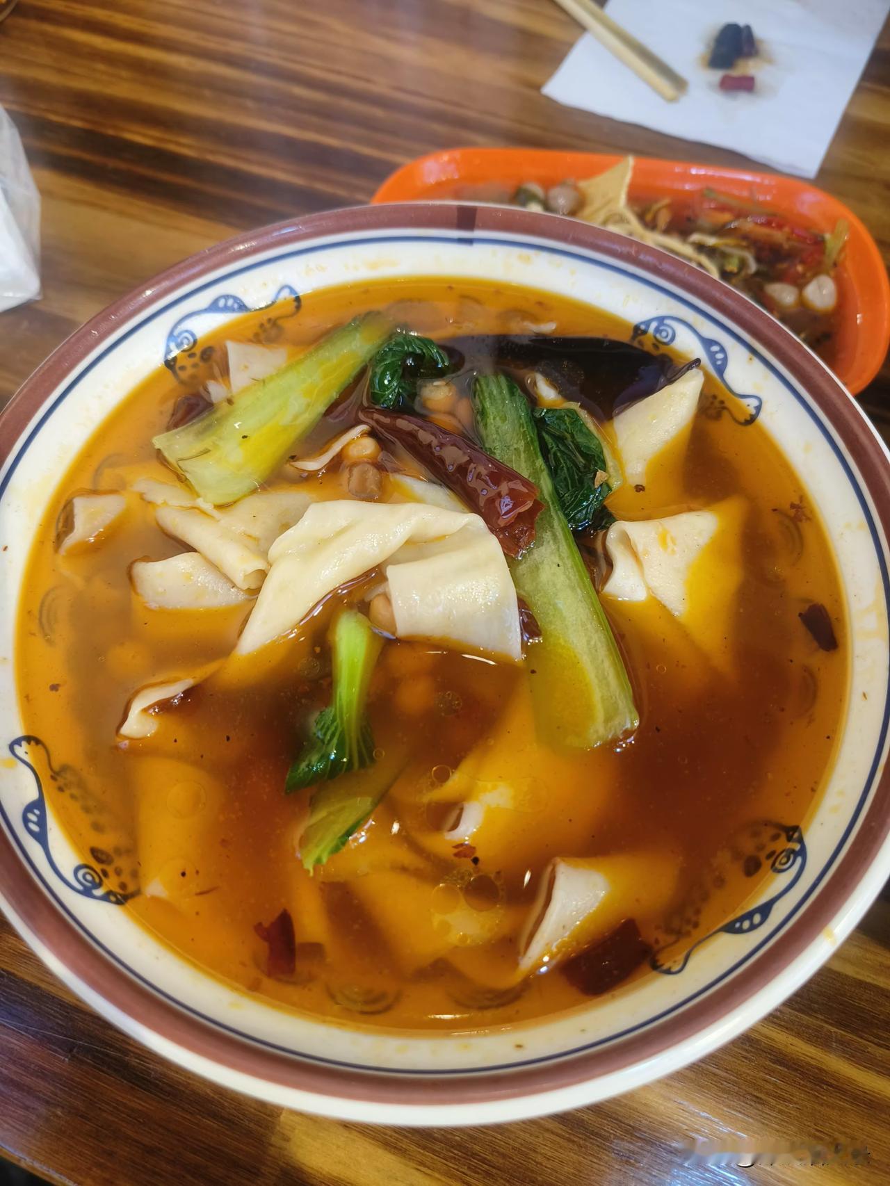 出门在外，是不是总惦记一口家乡的吃食？一碗安徽牛肉板面，吃出老家的味道！
 
今