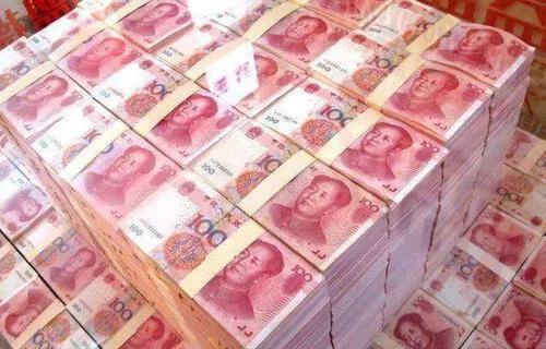 最近有一件大事值得关注：人民币连续大幅升值，这和美联储降息即将靴子落地有关。随着