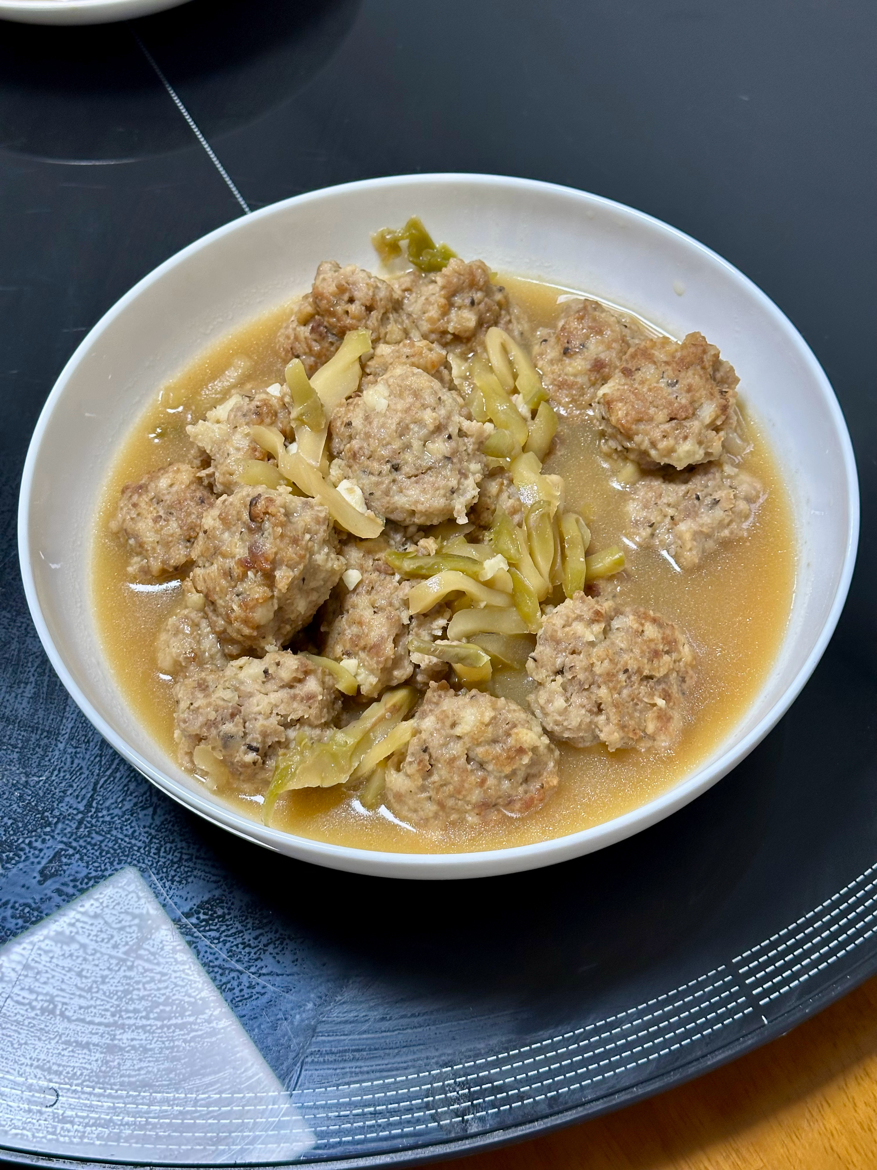 榨菜烧肉丸有创意，为了鼓励厨师，浅尝两颗。  ​​​