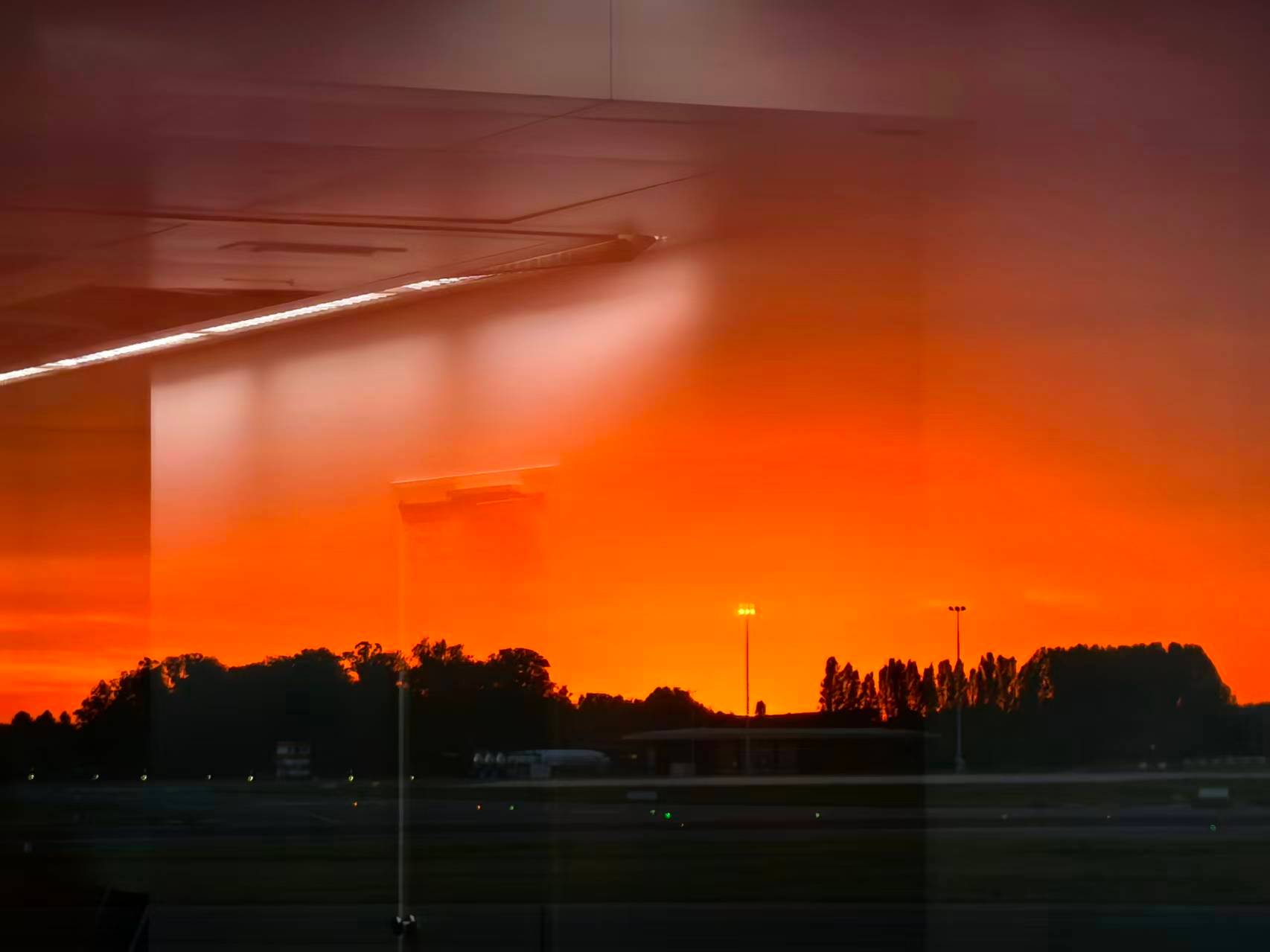 大家发现没，奔驰过去不怎么花精力讲安全，聊可靠性。可给汽车碰撞安全贡献极大的前后