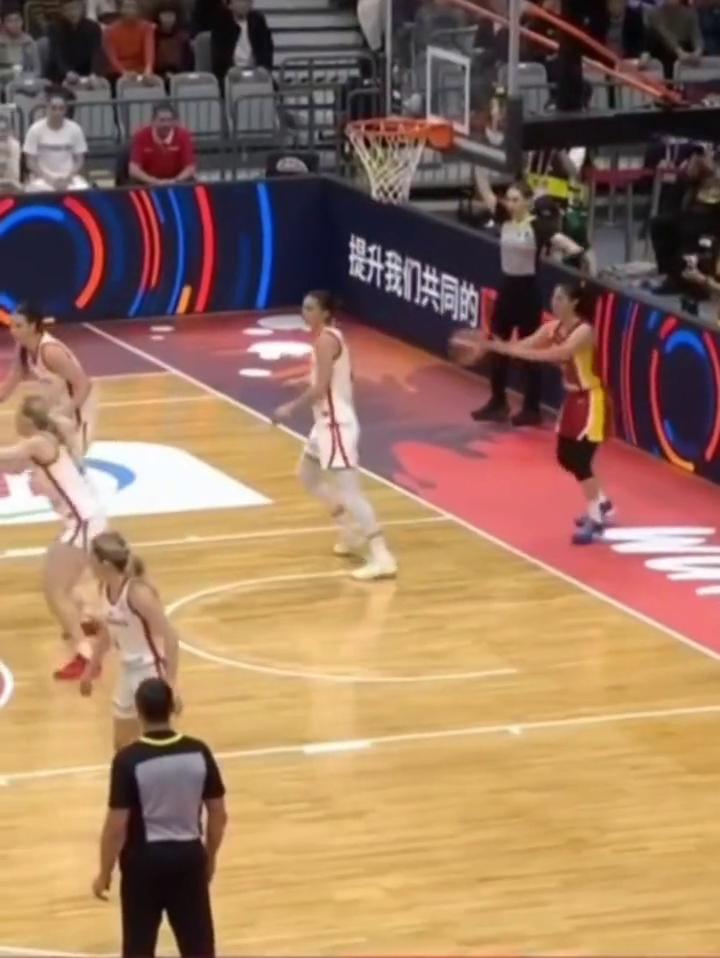 这个球专属于老六，除了王思雨没人敢这么打。
打一个经验。