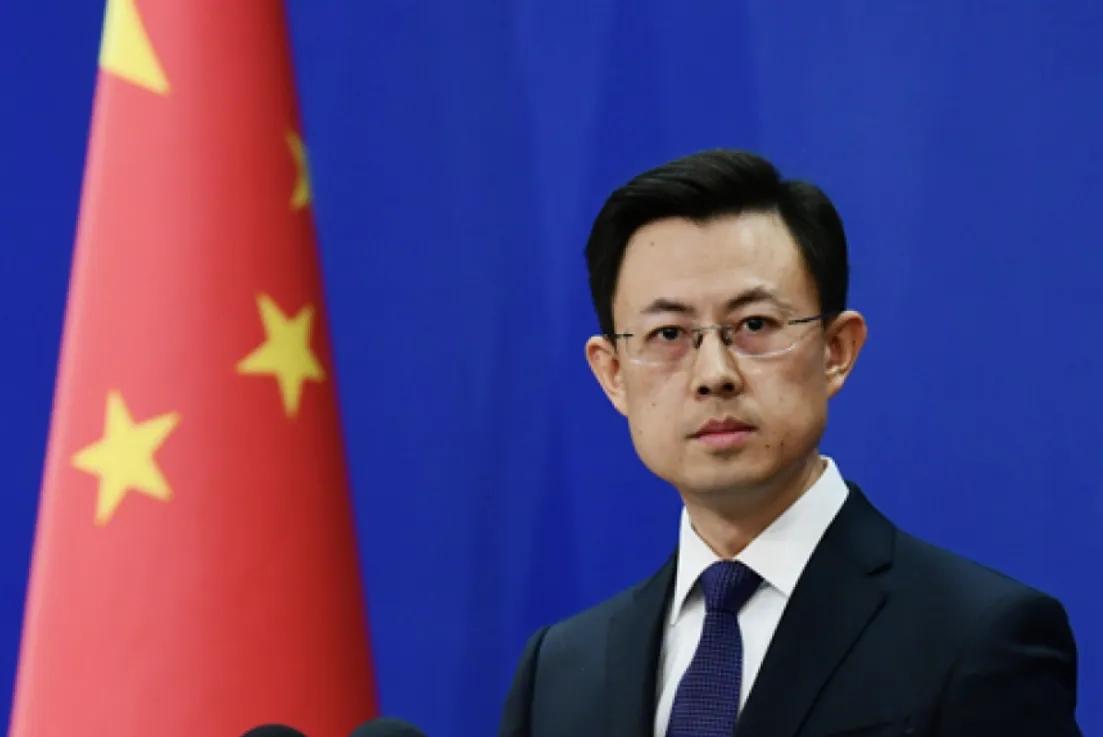 4月初，阿曼湾局势骤然紧绷。一艘悬挂伊朗国旗、却从中国港口驶来的货船，在夜色中遭