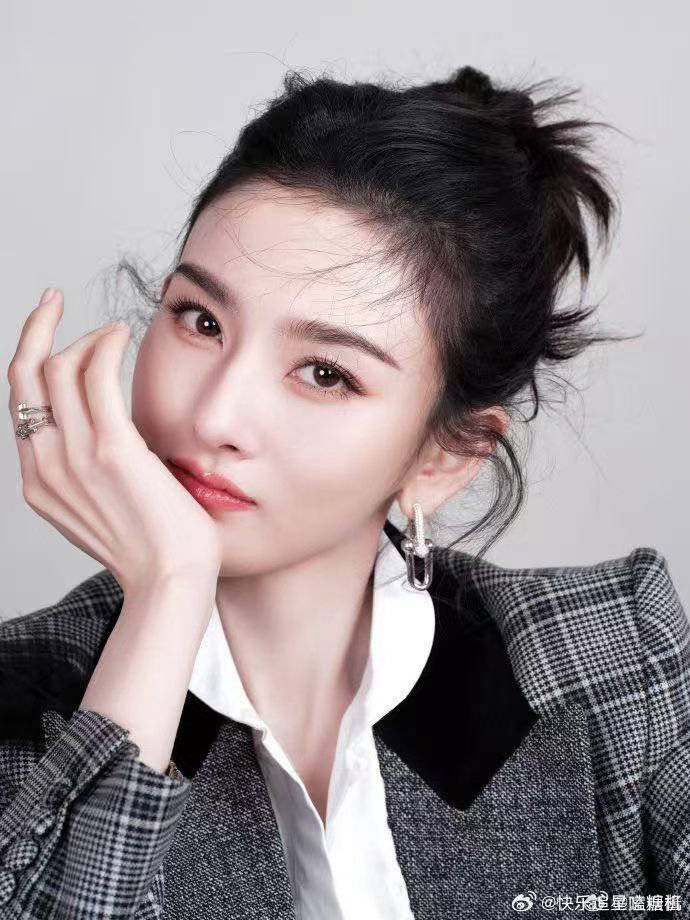 宋祖儿独美事业心 独美又强大这五个字放在现在的宋祖儿身上再合适不过了，不靠别人不