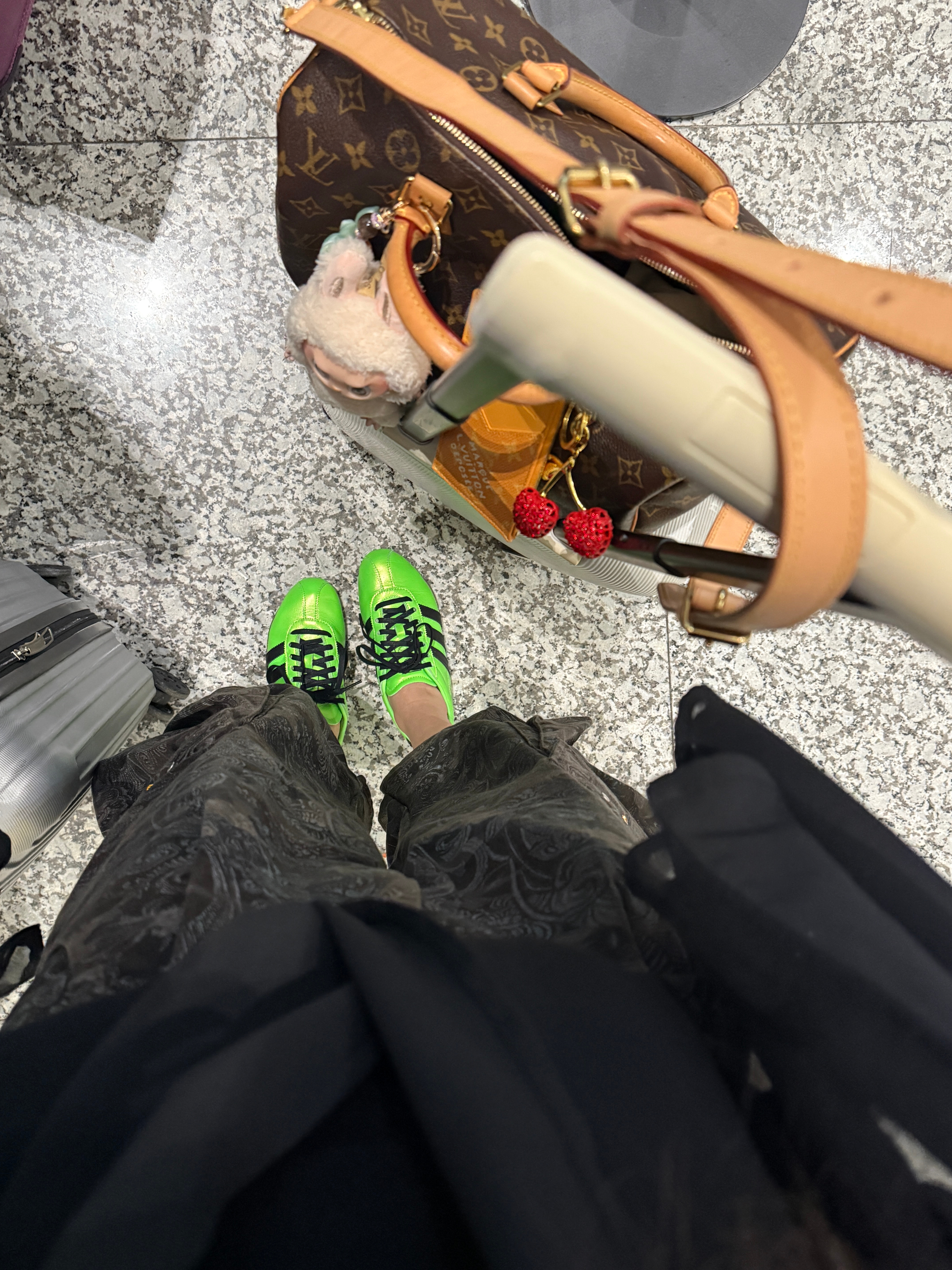 最近照片可多🌟P1的小绿鞋太喜欢了 荧光绿很时髦最近去清迈出差拍摄 🍽️p9