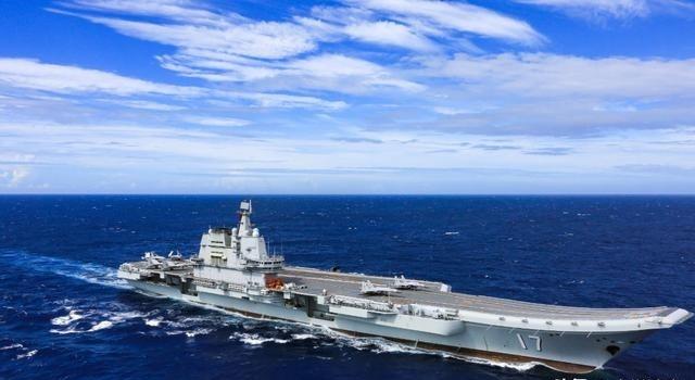 中国又被忽悠了？当中国在拼命制造航母时，老美却不同寻常，居然把精力都用来建造两栖