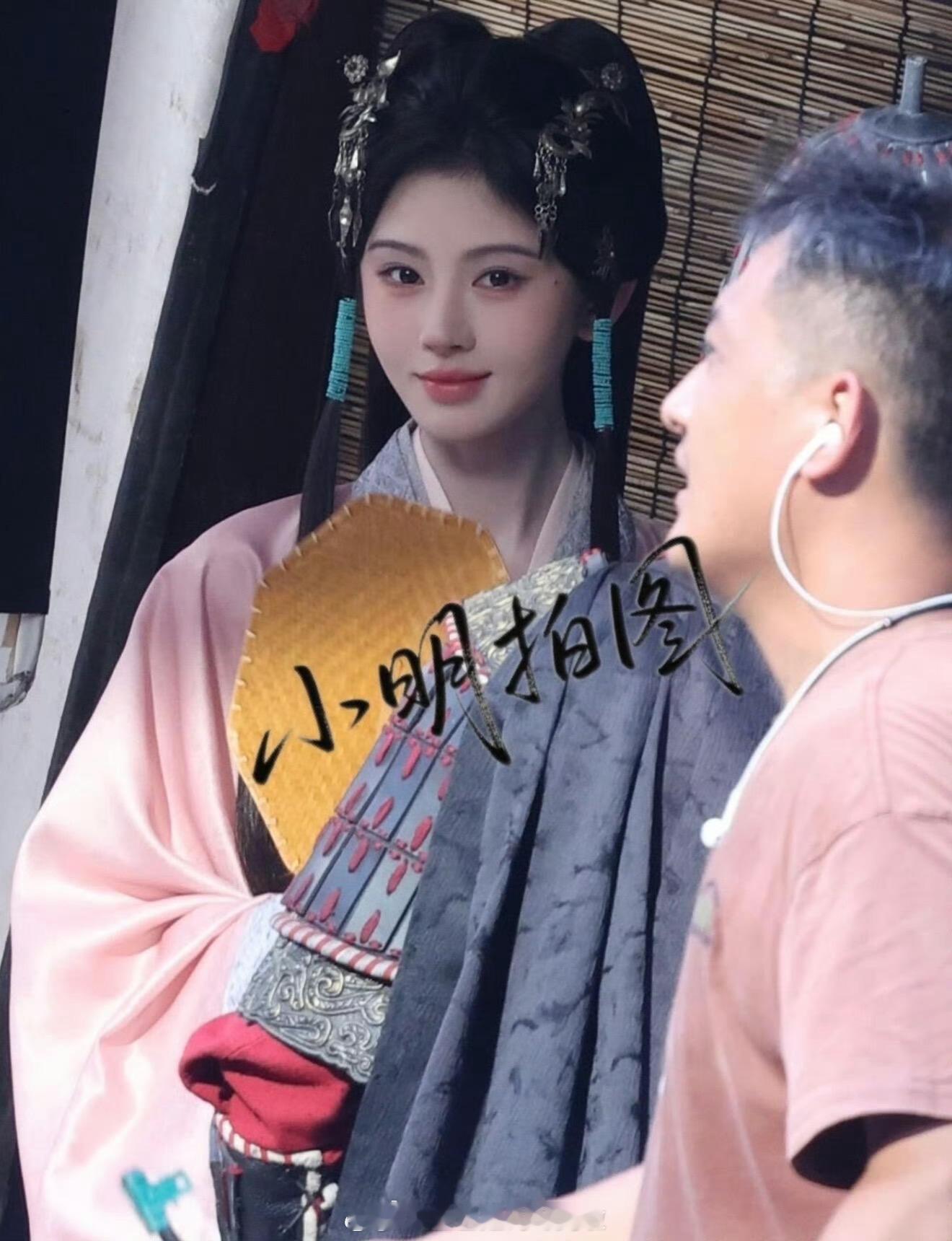 鞠婧祎《万花世界》粉红色战国袍造型