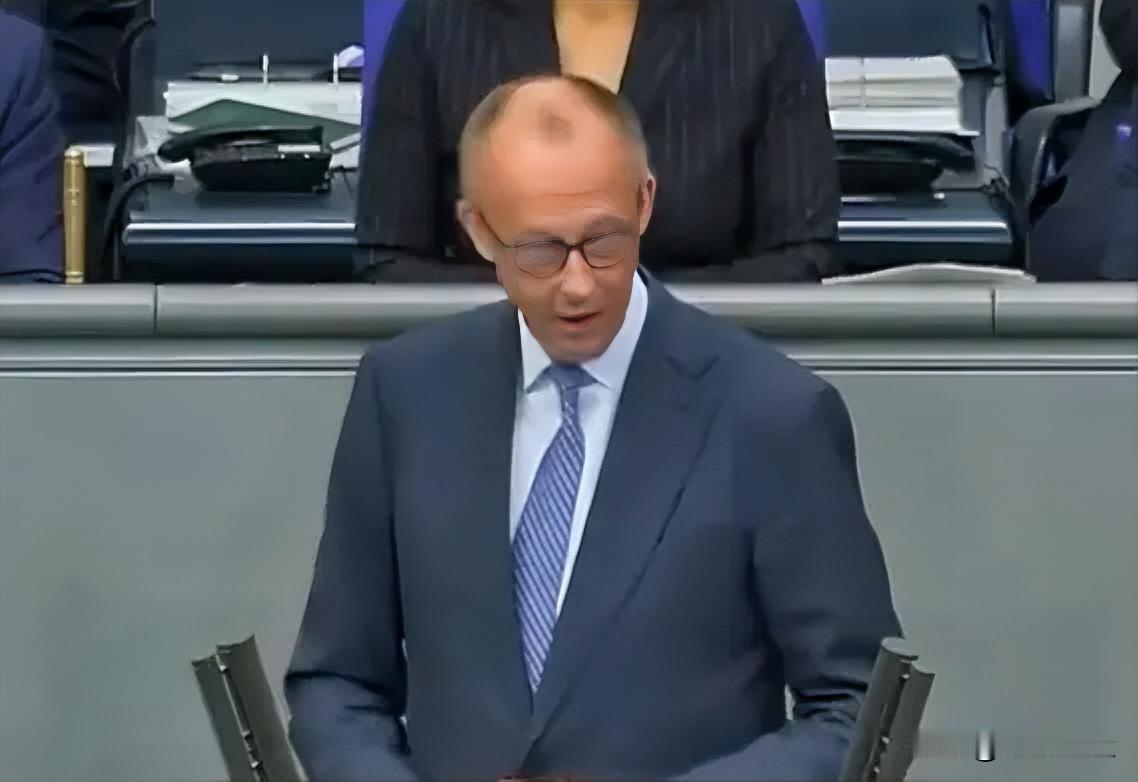 德国总理默茨:“乌克兰已经为捍卫其自由而战斗四年多了，而与此同时，他们（德国选择