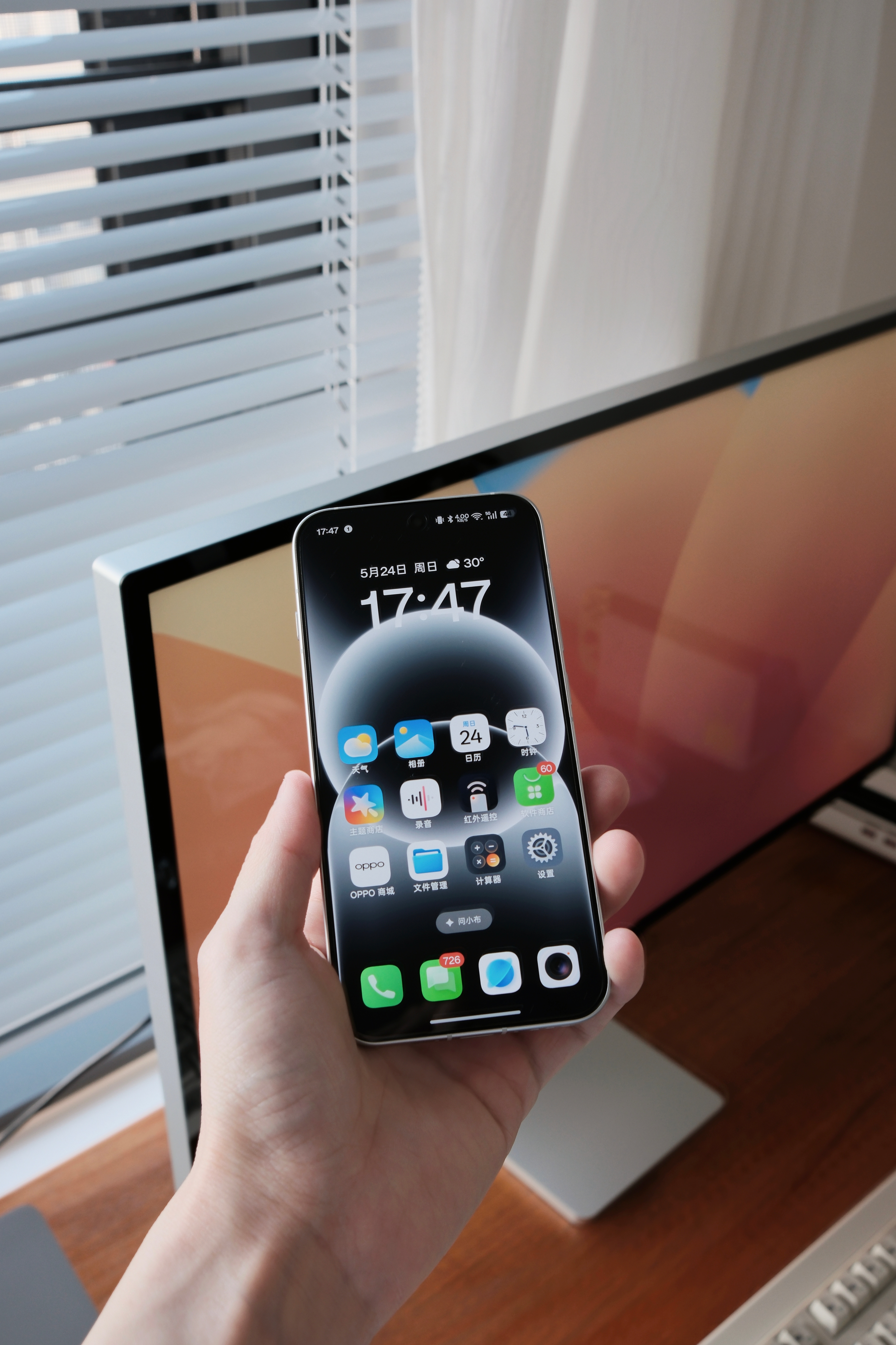 分享一组OPPO Reno16「怦然星动」的图赏，一如既往精致小屏，尤其背部的这