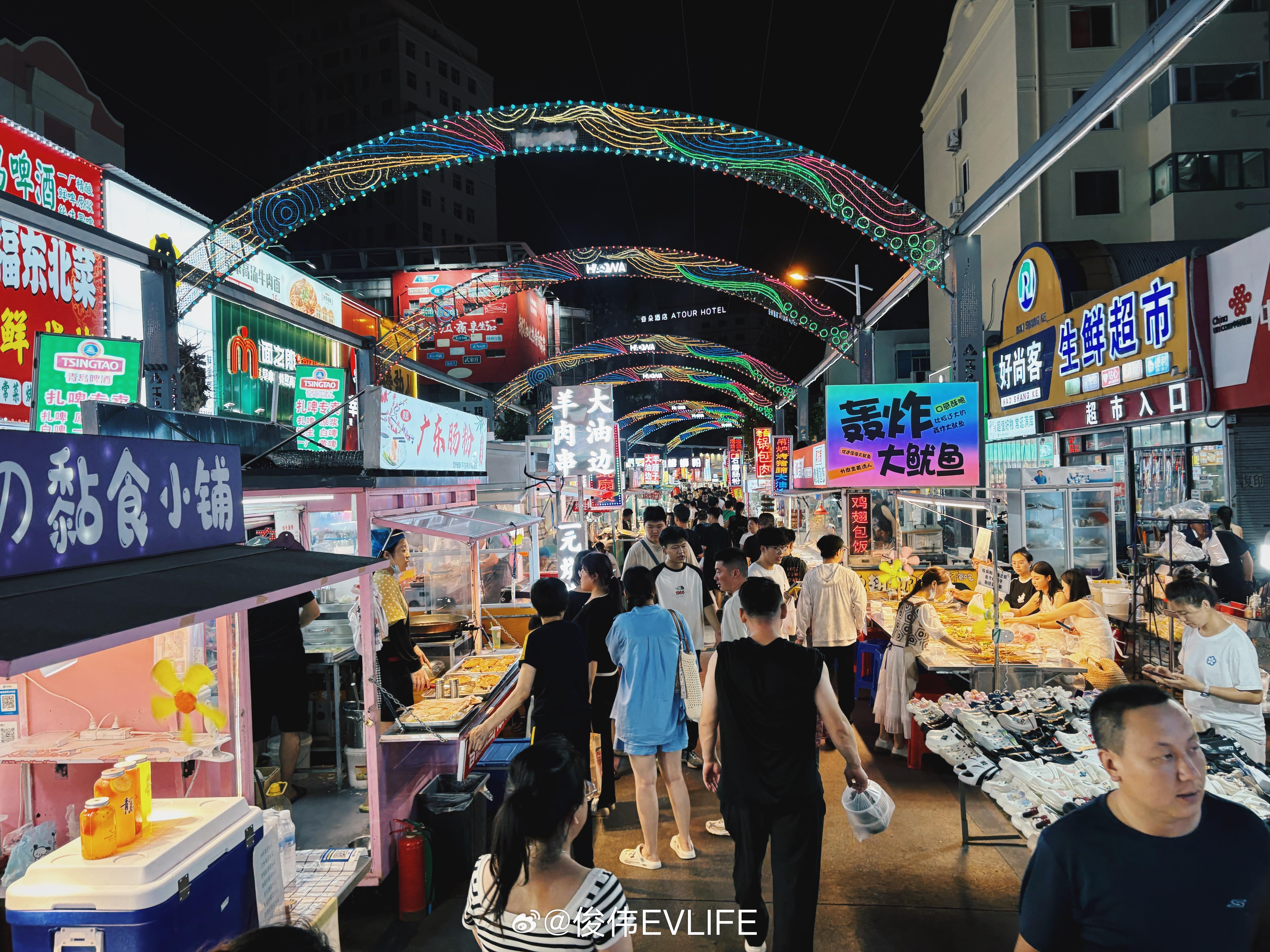 昨晚去濠洼夜市随便溜达了圈吃了小红书上推荐的锅包肉，确实有点上头第一次尝试了海肠