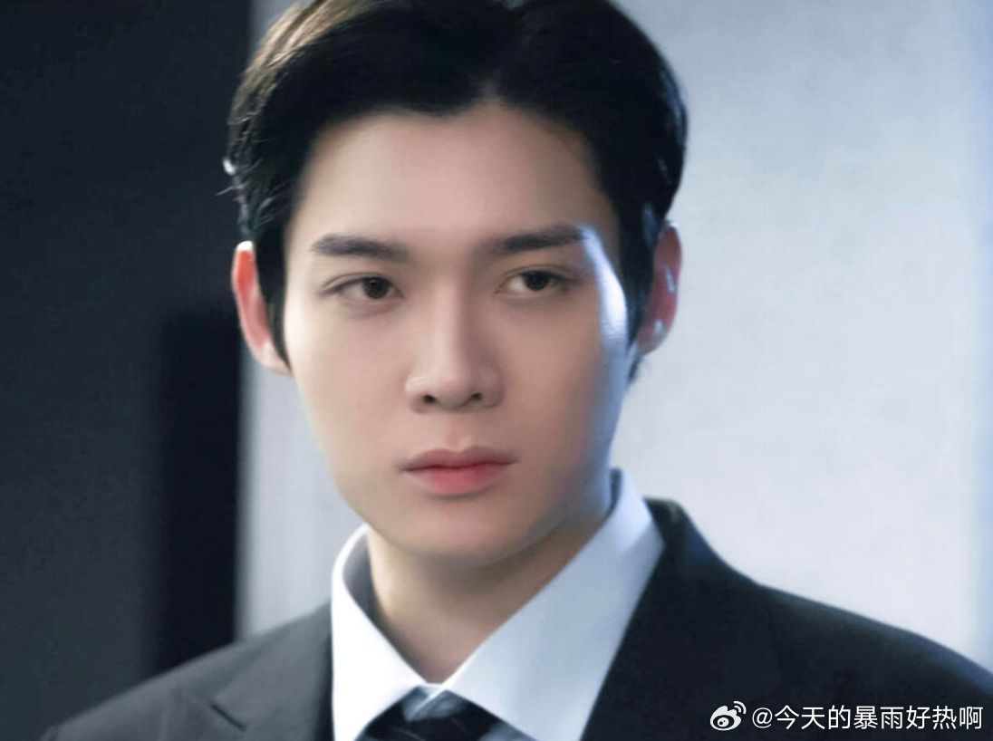 (눈_눈)👈检察官就这样啊哈哈哈哈哈完全一样啊不觉得么哈哈哈 