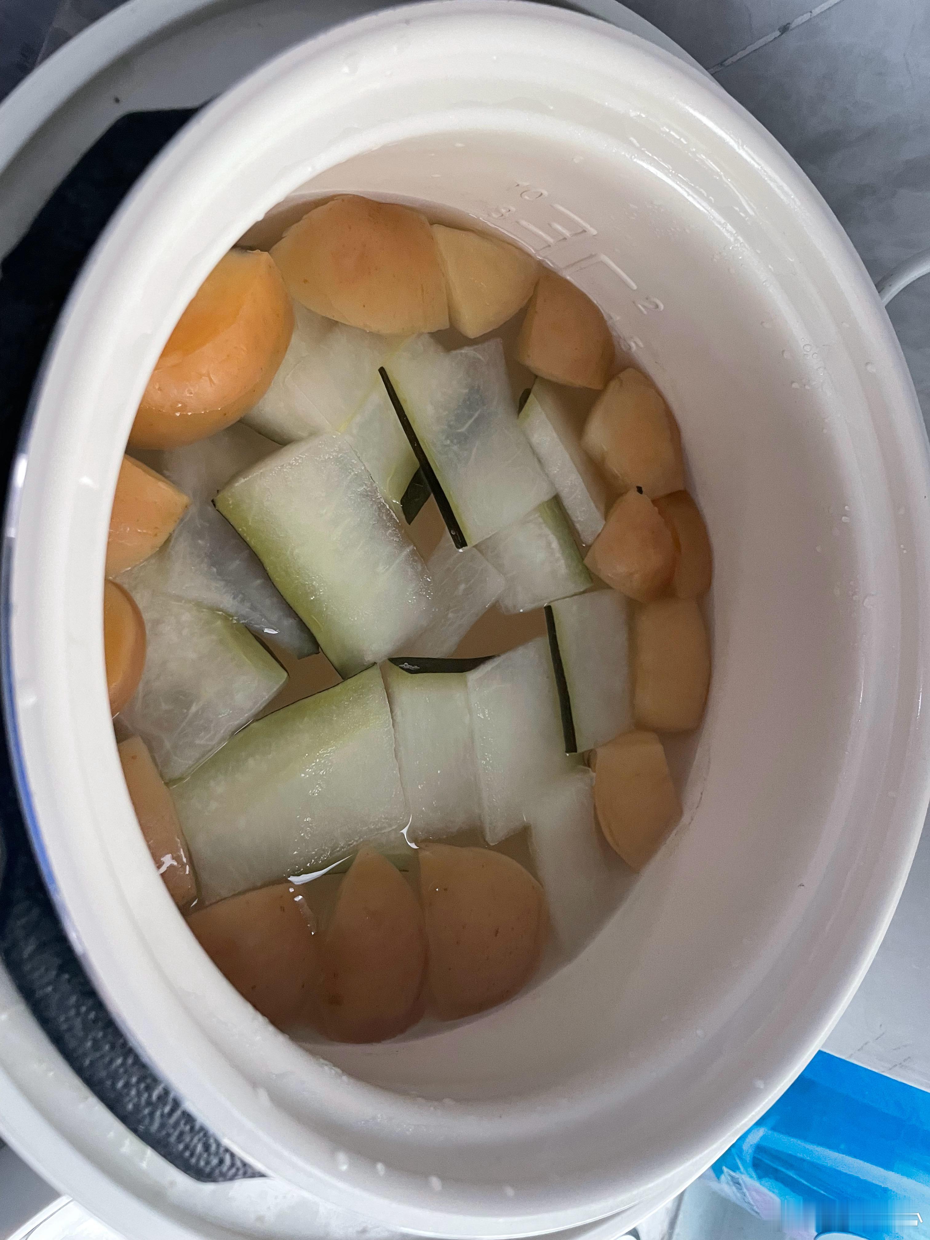 今天又炖了冬瓜苹果茶真的很好喝耶减肥目前没看出来减肥第一名冬瓜苹果煮水 聊城