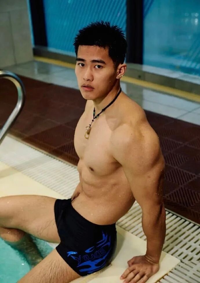 发光的东西不一定是星星 也可能是你 