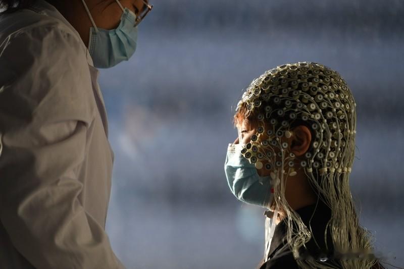 马斯克一句话“引爆”脑机接口 马斯克一句话，直接“炸翻”了脑机接口市场。他称Ne