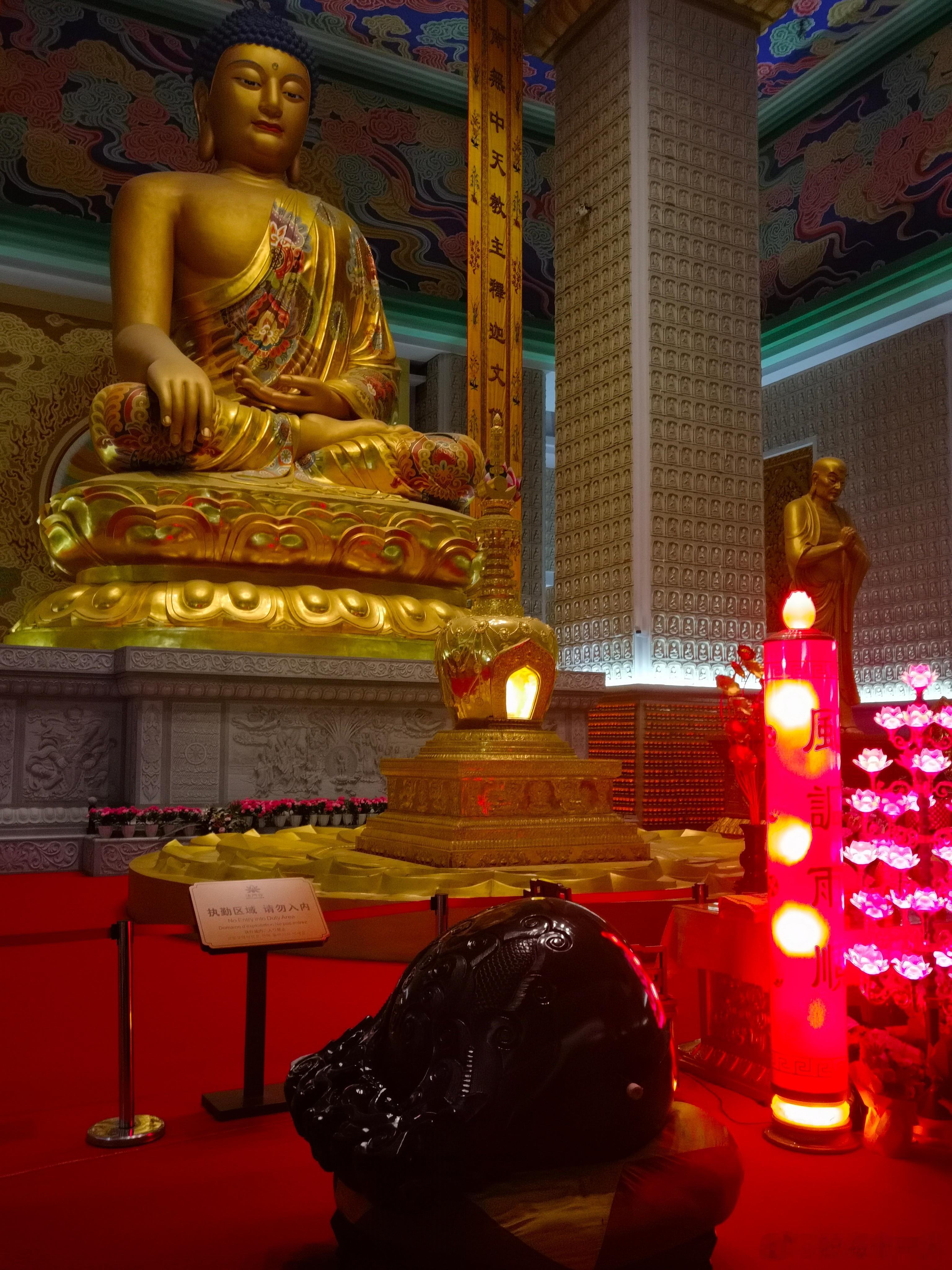 金刚经里的一句话 凡所有相，皆是虚妄。虚妄不是说不存在，而是说太唯心。举个例子，