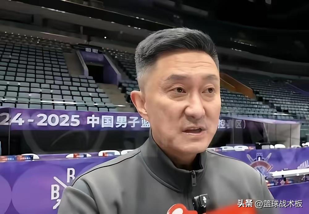 ，徐杰赛后发言暗指一人，关键时刻没有顶上去，而是撇给他人，已经很明显不过了，谁拿