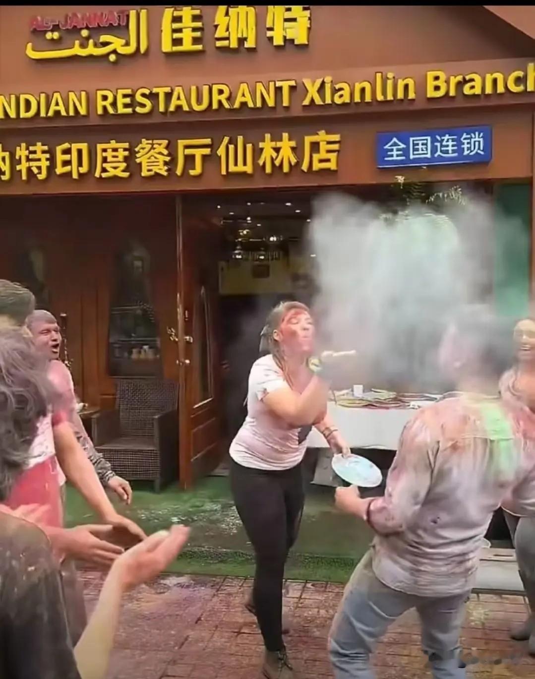 很多人都说中国文化强大，无论什么人都会被同化。现在看来，印度人是个例外，他们不但