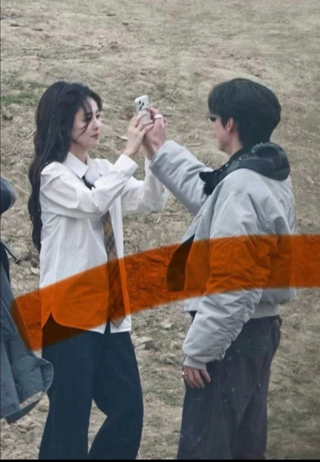 王鹤棣给白鹿拍照，还背着白鹿跑，感觉鹤妍悦色 cpf 又磕到了