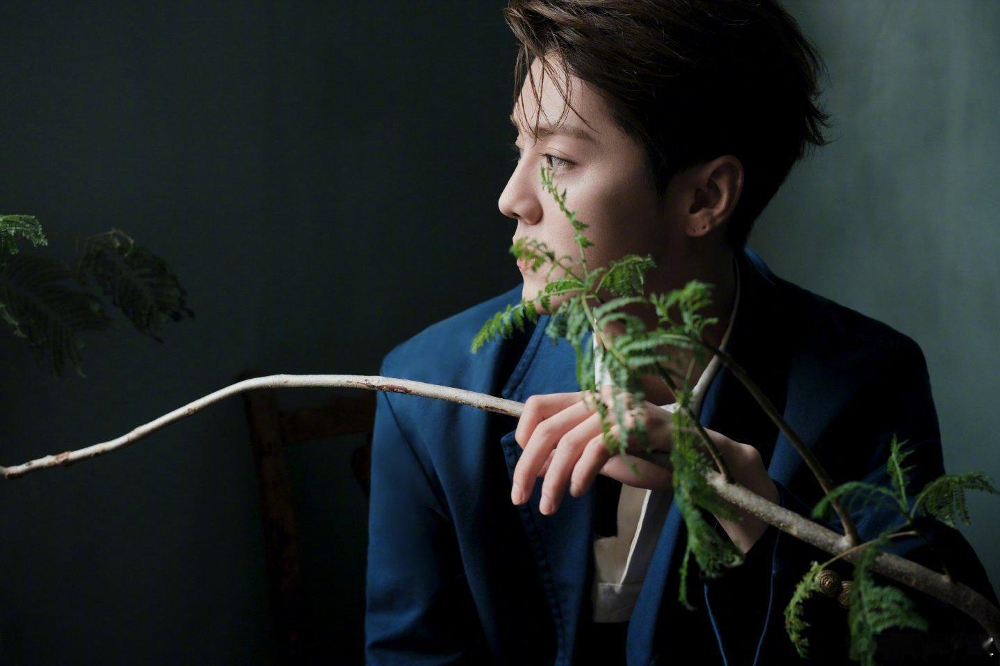 鹿晗 🦌鹿晗gapday音乐节 世界上 没剩下 多少的浪漫 是因为你的存在 b