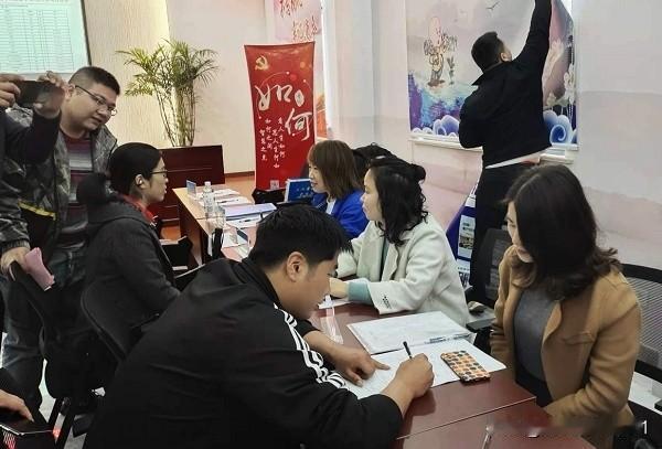 退伍后的职业选择，核心在于将部队经历转化为职场竞争力。建议按以下四步规划：

一