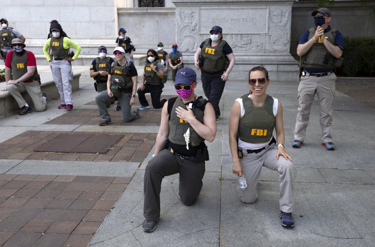 特朗普今天转发了一条贴文：“突发：据美联社报道，美国联邦调查局（FBI）局长卡什